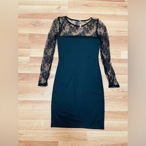 Elegant Black Lace Sleeve Dress